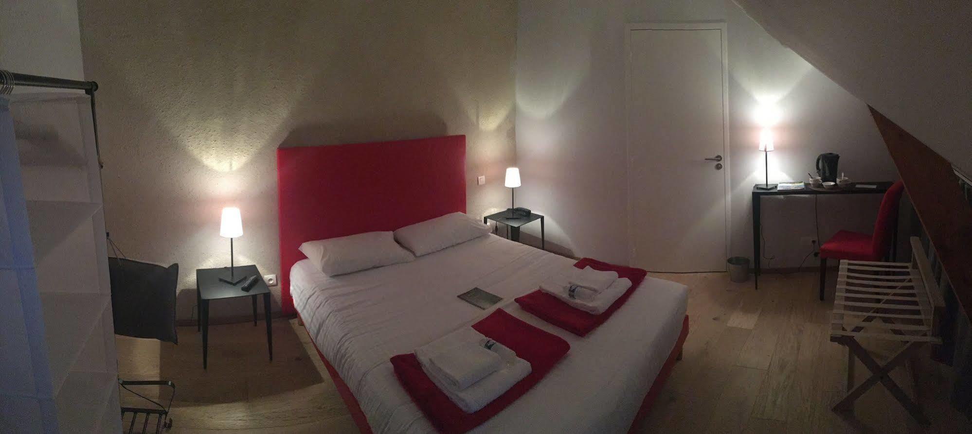 Rocaminori Hotel Louresse-Rochemenier Zewnętrze zdjęcie